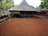 Rumah beratap ilalang dan bangunan panggung kayu di Karawatung, Pulau Solor