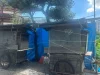 Dua gerobak yatai kayu yang tutup di tepi Kolam Shinobazu, Taman Ueno, Tokyo