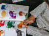 Ilustrasi buku cerita anak bergambar terbuka dengan aneka gambar binatang berwarna.