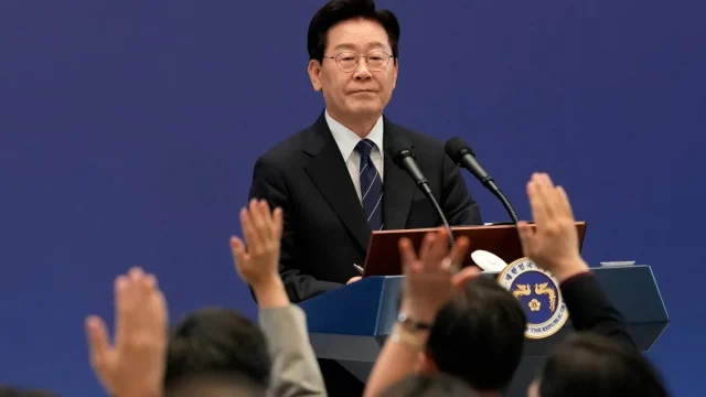 Presiden Korea Selatan Lee Jae Myung dalam konferensi pers