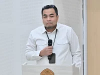 Wakil Rektor Unri Mexasai Indra melepas Kukerta Berdampak Khusus FH Unri