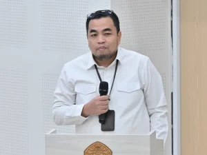 Wakil Rektor Unri Mexasai Indra melepas Kukerta Berdampak Khusus FH Unri