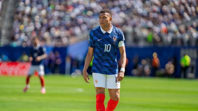 Foto arsip Kylian Mbappe mengenakan ban kapten timnas Prancis di Piala Dunia 2026