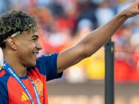 Foto arsip Lamine Yamal mengenakan medali pada final Piala Dunia 2026 Argentina melawan Spanyol
