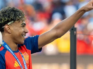 Foto arsip Lamine Yamal mengenakan medali pada final Piala Dunia 2026 Argentina melawan Spanyol