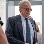 Leon Black tiba untuk wawancara tertutup dengan komite pengawasan DPR di Gedung Capitol
