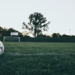Stadion sepak bola dari udara saat pertandingan