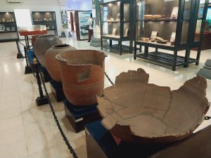 Pecahan tembikar era Majapahit yang dipajang di Museum Trowulan, Kabupaten Mojokerto.