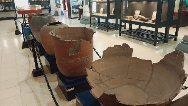 Pecahan tembikar era Majapahit yang dipajang di Museum Trowulan, Kabupaten Mojokerto.