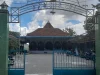 Gerbang dan bangunan masjid kampung Sambisari di Sleman, Yogyakarta