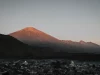 Gunung Rinjani diterpa cahaya matahari terbit di atas permukiman di Nusa Tenggara Barat