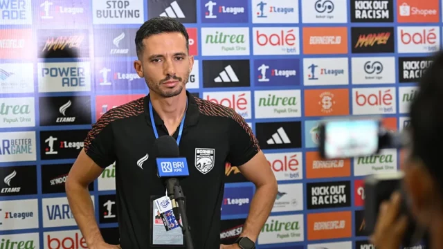 Pelatih Borneo FC Samarinda Mauro Jeronimo saat mendampingi timnya pada laga BRI Super League
