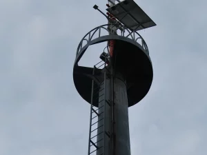 Menara peringatan dini tsunami di dekat Khao Lak, Thailand