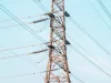 Menara transmisi listrik tegangan tinggi dengan kabel di Palembang, Sumatera Selatan