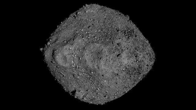 Mosaik asteroid Bennu berpermukaan kasar penuh bongkah batu di latar hitam