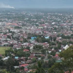 Pemandangan wilayah Kotamobagu Barat, lokasi Desa Bilalang tempat tradisi Motayok dilakukan