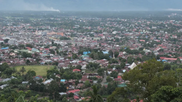 Pemandangan wilayah Kotamobagu Barat, lokasi Desa Bilalang tempat tradisi Motayok dilakukan