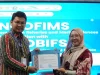Nindria Risdiani Safitri saat menerima penghargaan pada 7th INCOBIFS 2026 di Surabaya