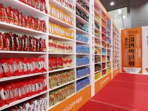 Pameran ramyeon (mi instan) internasional di Seoul, contoh pangan ultra-olahan populer Korea