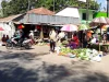 Pedagang sayur berjualan di bawah payung warna-warni di Pasar Penfui