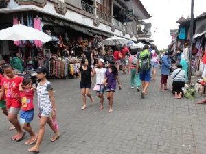Pasar suvenir dan kerajinan di Ubud, Bali