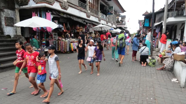 Pasar suvenir dan kerajinan di Ubud, Bali