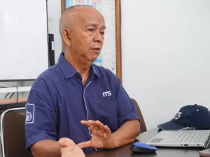 Pakar geologi ITS Amien Widodo menjelaskan keberadaan patahan di wilayah Surabaya
