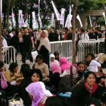 Pekerja migran asal Indonesia berkumpul di sebuah taman kota di Hong Kong