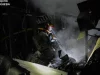 Petugas pemadam kebakaran memadamkan api seusai serangan rudal di Kyiv