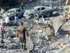 Ekskavator menggali saat tim penyelamat mencari korban di Kfar Reman, Lebanon selatan