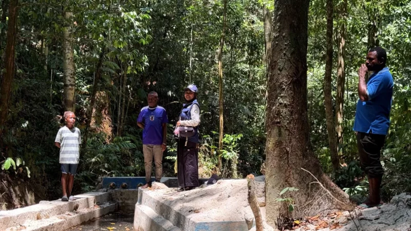 Penelusuran sumber air di Kampung Nij bersama warga