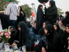 Perempuan Berkabung di Samping Makam Korban Serangan di Kota Minab Iran