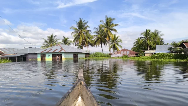Kawasan permukiman warga terendam banjir di Kecamatan Limboto, Gorontalo, Juli 2024