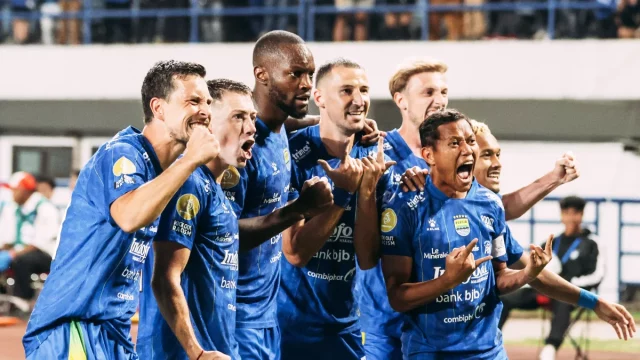 Laga Persib Bandung melawan PSM Makassar di Stadion Gelora Bandung Lautan Api