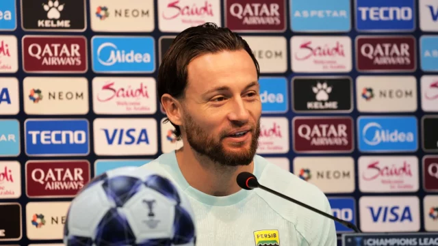 Kapten Persib Marc Klok dalam jumpa pers jelang laga melawan FC Seoul di Korea Selatan