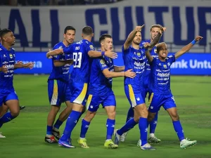 Laga pembuka BRI Super League 2026/27 antara Persib Bandung dan PSM Makassar di Stadion Gelora Bandung Lautan Api.