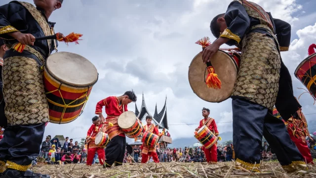 Pertunjukan musik perkusi tradisional Minangkabau, Tambua Tansa