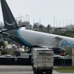 Pesawat kargo Amazon setelah kecelakaan di Bandara Internasional Miami, Florida, Amerika Serikat