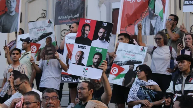 Warga Tunisia berunjuk rasa menuntut pembebasan empat aktivis Sumud