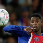 Ousmane Dembele mengawasi bola pada laga Paris Saint-Germain melawan Slovan Bratislava