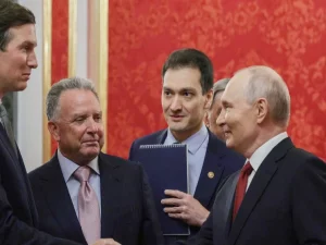 Vladimir Putin menyambut Steve Witkoff dan Jared Kushner untuk perundingan di Moskow
