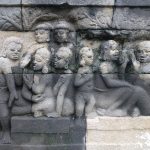 Panil relief Karmawibhangga di kaki Candi Borobudur yang memahat sejumlah tokoh.