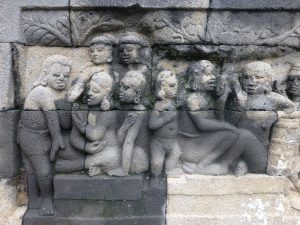Panil relief Karmawibhangga di kaki Candi Borobudur yang memahat sejumlah tokoh.