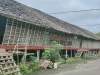 Rumah Betang Ensaid Panjang, rumah panjang adat Dayak di Kabupaten Sintang, Kalimantan Barat.