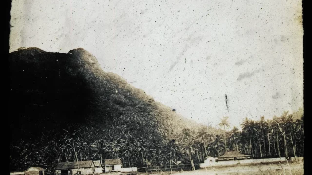 Rumah desa di tepi air, Fiji