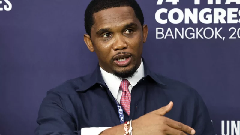Samuel Eto'o menghadiri sebuah agenda FIFA