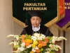 Guru Besar Sedyo Hartono membacakan pidato pengukuhan di Balai Senat UGM
