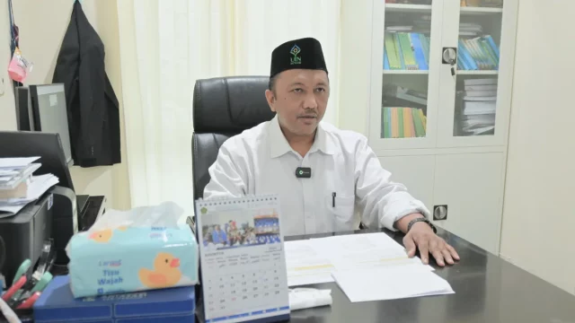 Kabag Akademik UIN Antasari Haris Fadilah saat seleksi KIP Kuliah