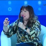 Ketua Umum APINDO Shinta Widjaja Kamdani Menyampaikan Paparan dalam Forum di UNAIR