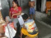 Siswa Filipina belajar jarak jauh dari rumah dengan modul saat pandemi 2020 di San Miguel, Bulacan